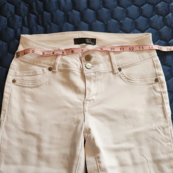 1822 Denim Women's Skinny Ankle Jeans White Size 29 Doubke Button Zipper Fly - Picture 2 of 5